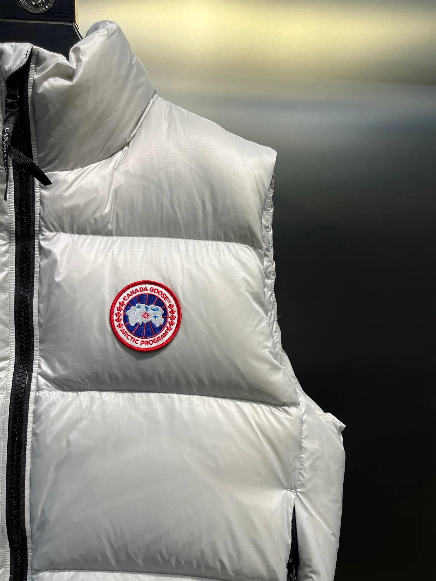 P540 Canada Goose ""🇨🇦🌟 Canada Goose Puff Down Vest has always been recognized as the warmest down jacket. Various Instagram celebrities, Internet celebrities, and celebrities often wear it for street photos. I make Canada Goose every year, but I still can't get rid of my love for it. No matter how cold the days are, there is no need to be afraid, because there is! Filled with 90% white duck down, it is the legendary warmest down jacket and is known as a must-have for Arctic outdoor sports! The most popular down jacket in the world, celebrities are rushing to buy it, it is a must-have!  size：xs-xxl